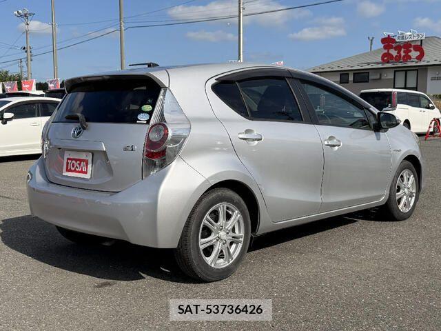 Toyota AQUA 2012-07 8411199-3