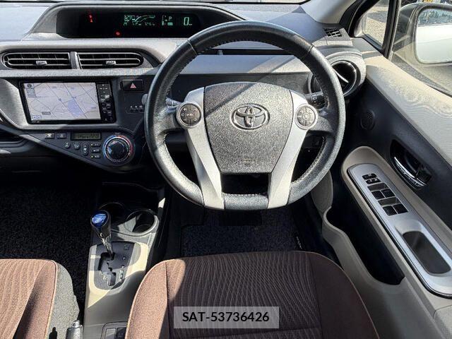 Toyota AQUA 2012-07 8411199-5