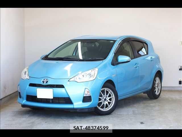 Toyota AQUA 2012-07 8411217-0