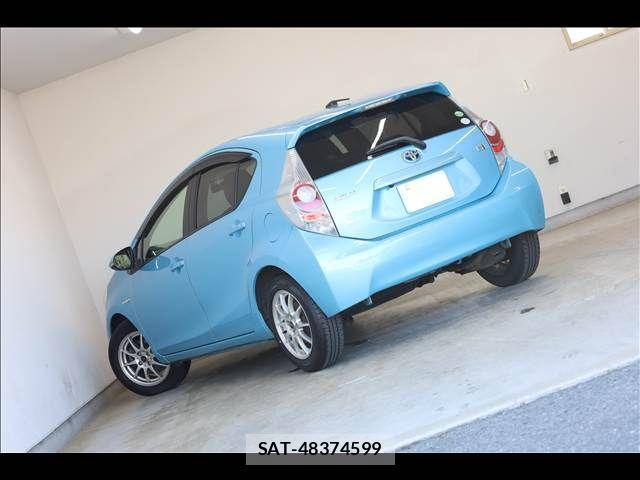 Toyota AQUA 2012-07 8411217-10