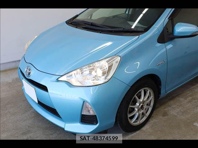 Toyota AQUA 2012-07 8411217-12