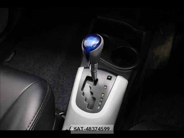 Toyota AQUA 2012-07 8411217-14