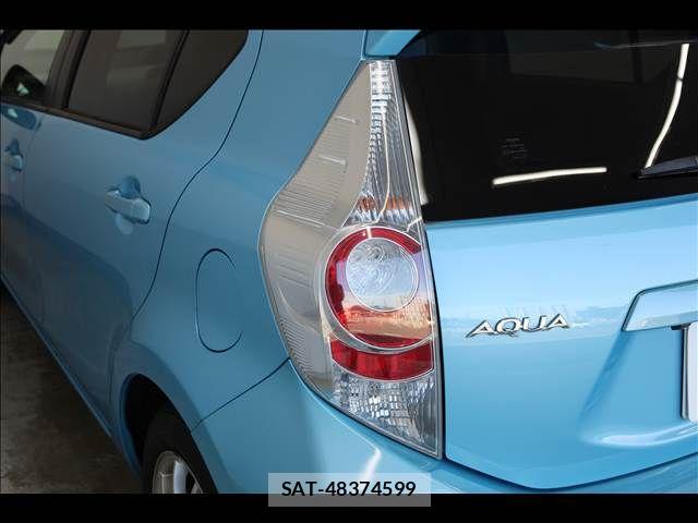 Toyota AQUA 2012-07 8411217-18