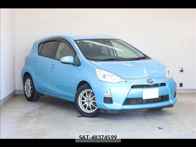 Toyota AQUA 2012-07 8411217-1