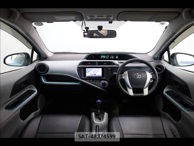 Toyota AQUA 2012-07 8411217-2