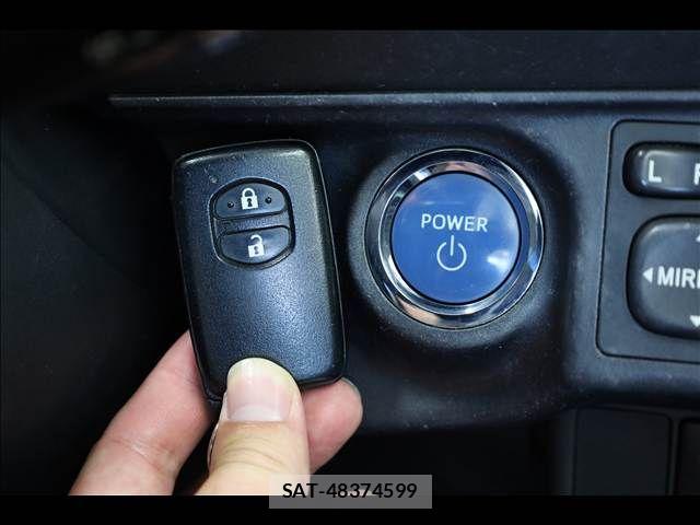 Toyota AQUA 2012-07 8411217-3