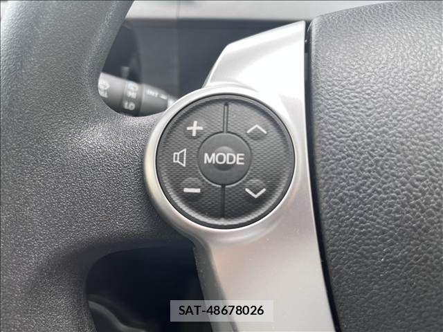 Toyota AQUA 2015-10 8411195-16