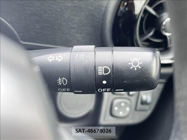 Toyota AQUA 2015-10 8411195-18