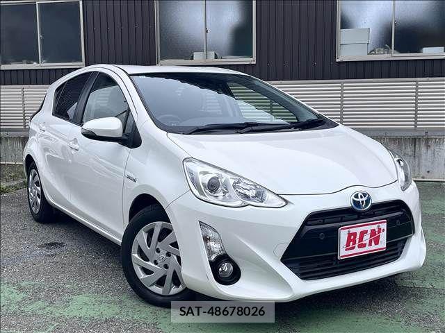 Toyota AQUA 2015-10 8411195-1