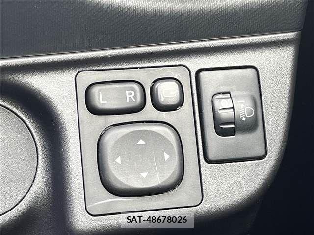 Toyota AQUA 2015-10 8411195-19