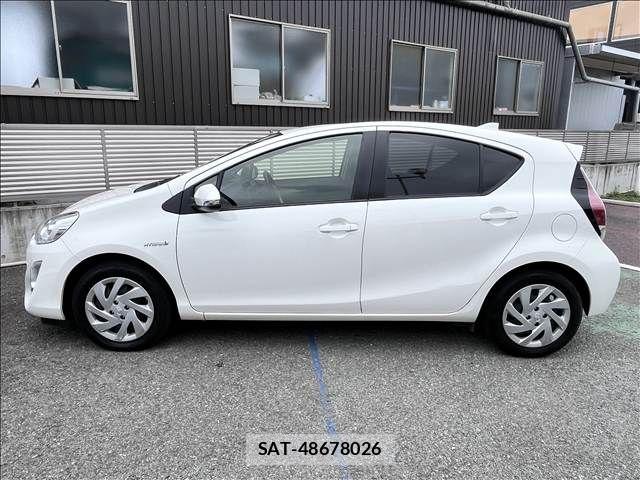 Toyota AQUA 2015-10 8411195-4