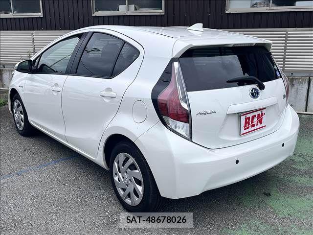 Toyota AQUA 2015-10 8411195-6