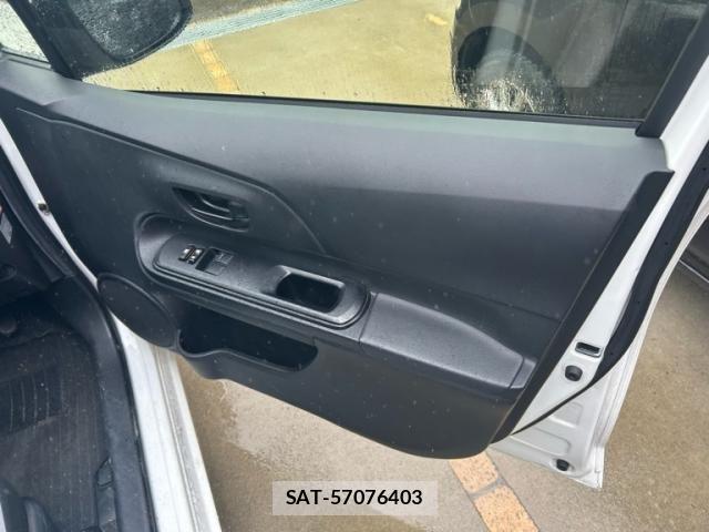 Toyota AQUA 2016-03 8411211-10