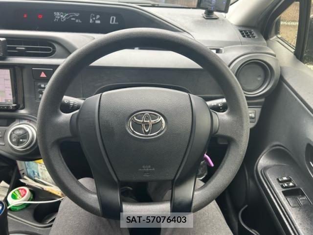 Toyota AQUA 2016-03 8411211-13