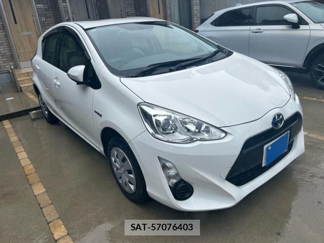 Toyota AQUA 2016-03 8411211-1
