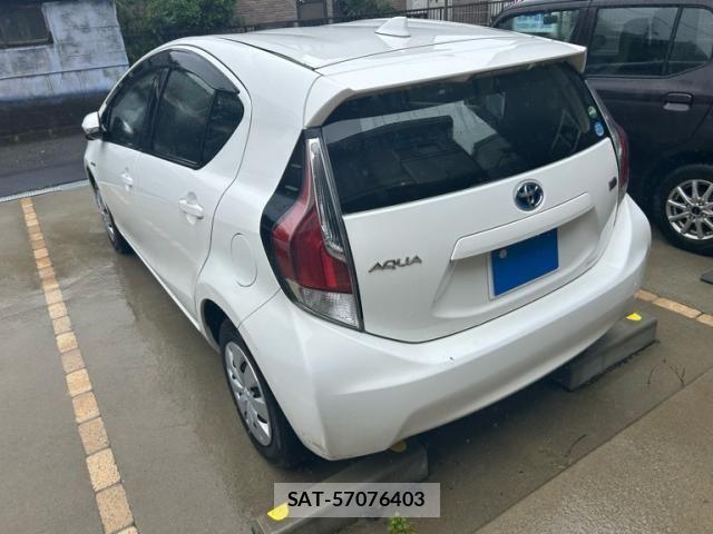 Toyota AQUA 2016-03 8411211-3