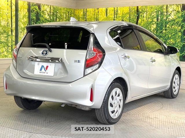 Toyota AQUA 2018-05 8437930-16
