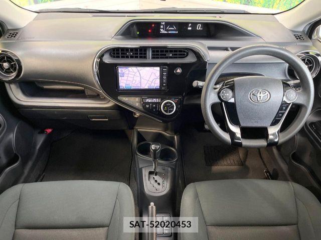 Toyota AQUA 2018-05 8437930-1