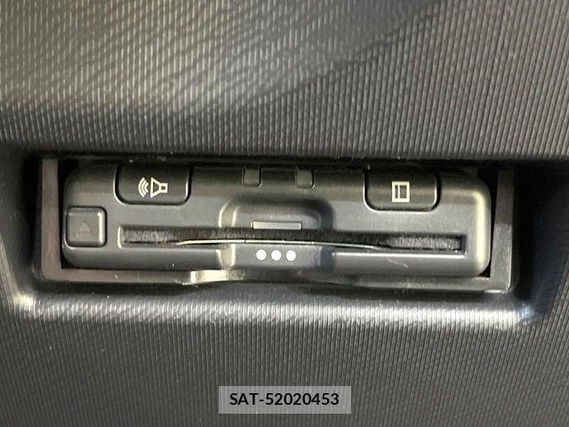 Toyota AQUA 2018-05 8437930-5