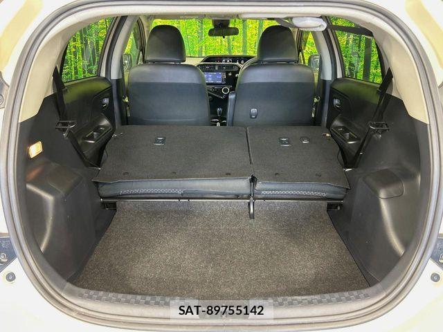 Toyota AQUA 2018-05 8437927-9