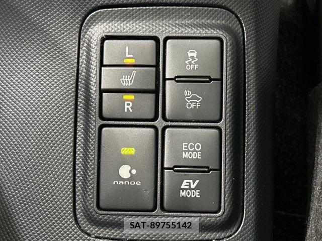 Toyota AQUA 2018-05 8437927-5
