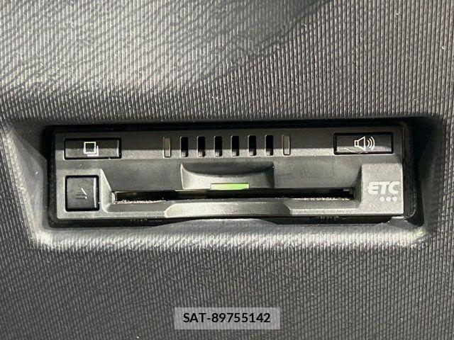 Toyota AQUA 2018-05 8437927-6