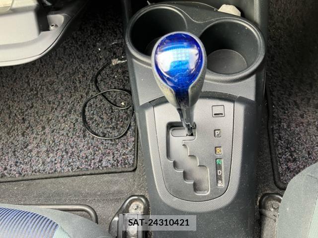 Toyota AQUA 2015-04 8437937-18