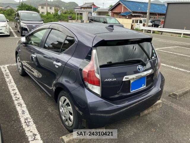 Toyota AQUA 2015-04 8437937-1