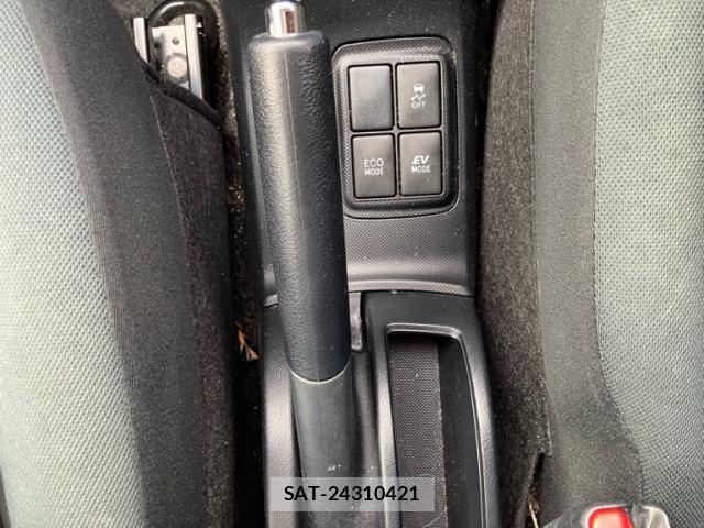 Toyota AQUA 2015-04 8437937-19