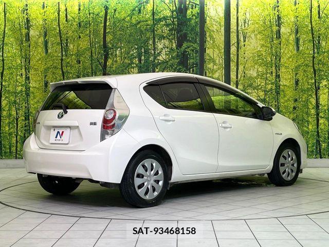 Toyota AQUA 2012-09 8437934-16