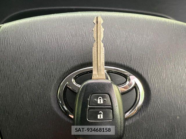 Toyota AQUA 2012-09 8437934-5