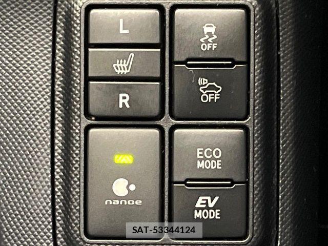 Toyota AQUA 2018-06 8437928-4