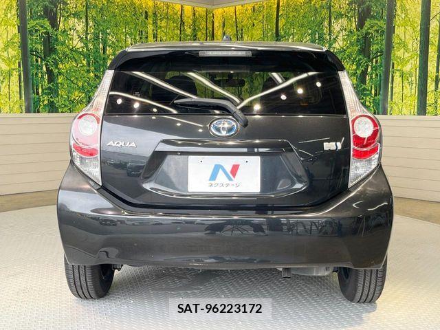Toyota AQUA 2013-11 8437936-14