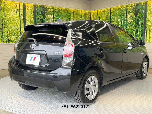 Toyota AQUA 2013-11 8437936-16