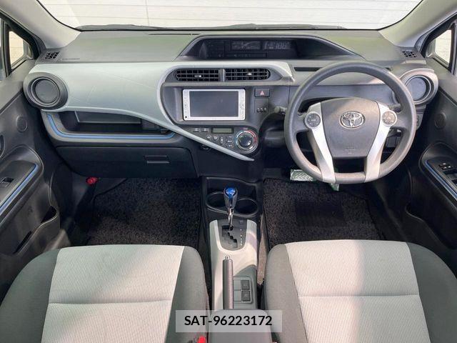 Toyota AQUA 2013-11 8437936-1