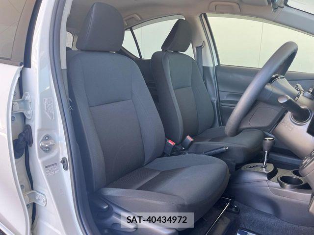 Toyota AQUA 2017-12 8437929-9