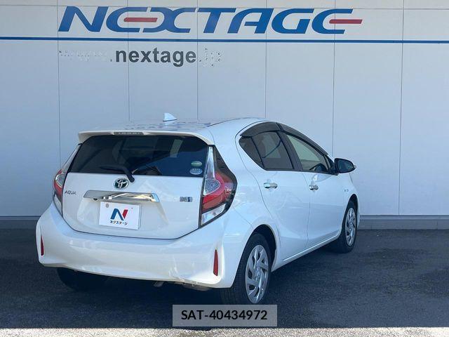 Toyota AQUA 2017-12 8437929-16