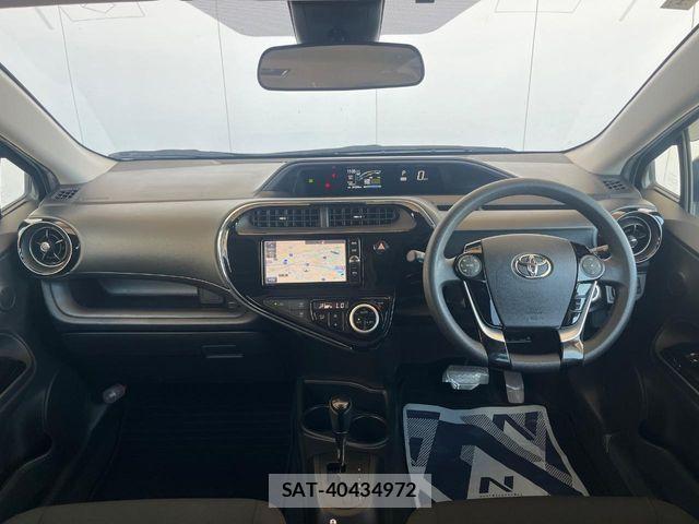 Toyota AQUA 2017-12 8437929-1