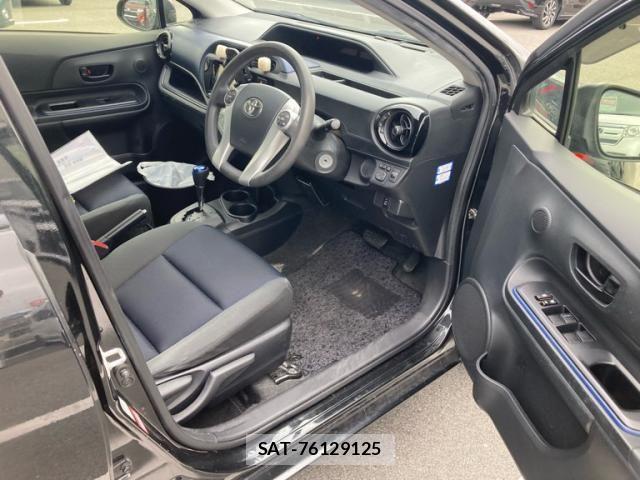 Toyota AQUA 2015-02 8437935-9