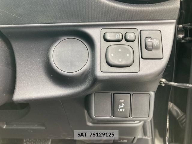 Toyota AQUA 2015-02 8437935-11