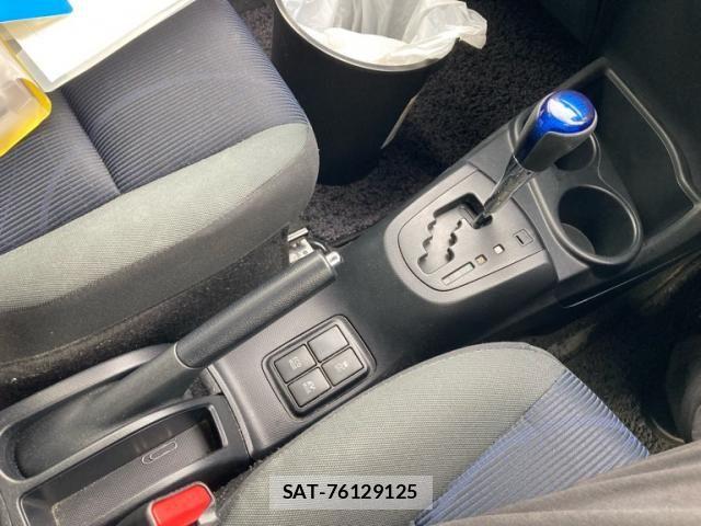 Toyota AQUA 2015-02 8437935-13