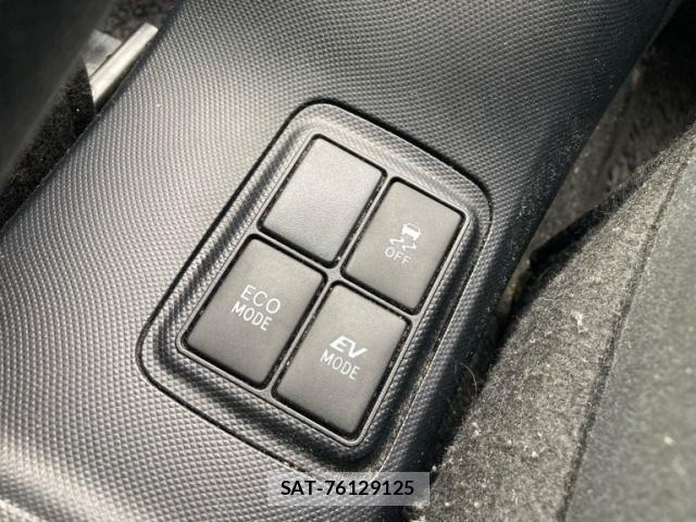 Toyota AQUA 2015-02 8437935-14
