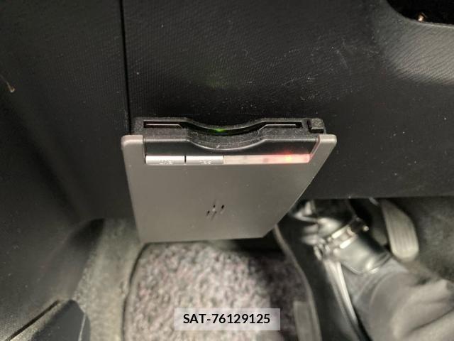 Toyota AQUA 2015-02 8437935-17
