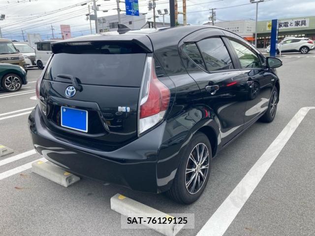 Toyota AQUA 2015-02 8437935-1