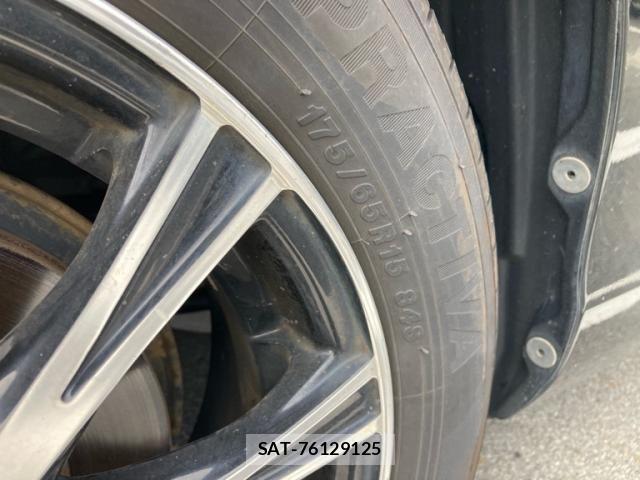 Toyota AQUA 2015-02 8437935-3