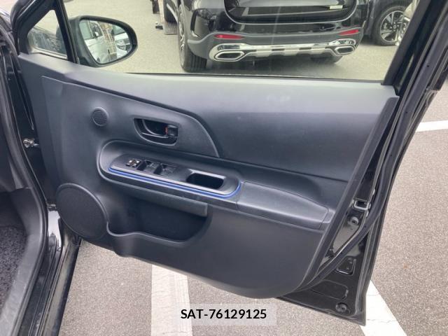 Toyota AQUA 2015-02 8437935-8