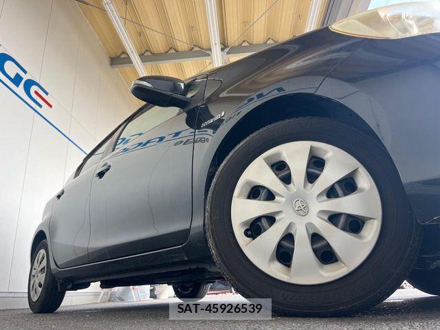 Toyota AQUA 2013-01 8437932-13