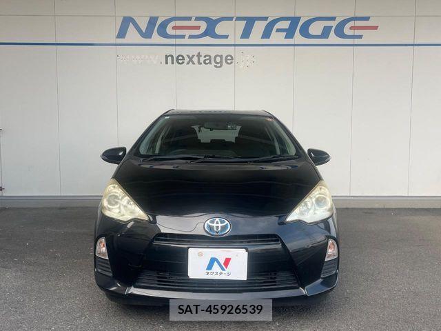Toyota AQUA 2013-01 8437932-14