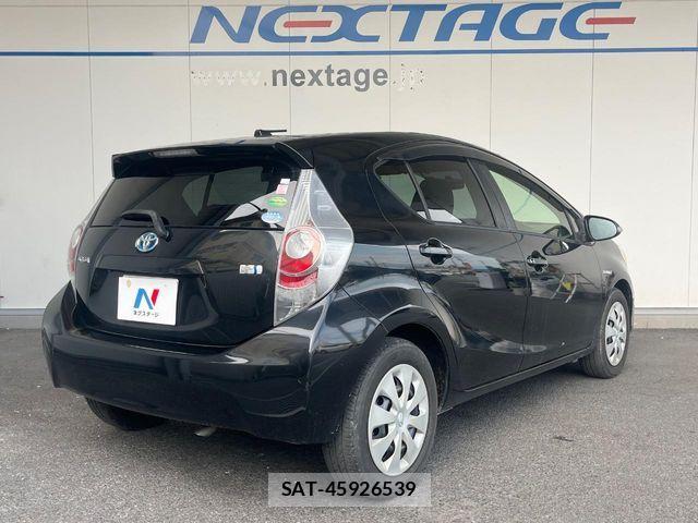 Toyota AQUA 2013-01 8437932-16