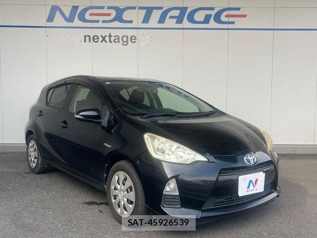 Toyota AQUA 2013-01 8437932-17
